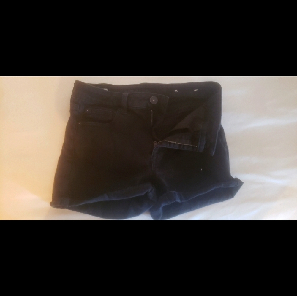 American Eagle black short